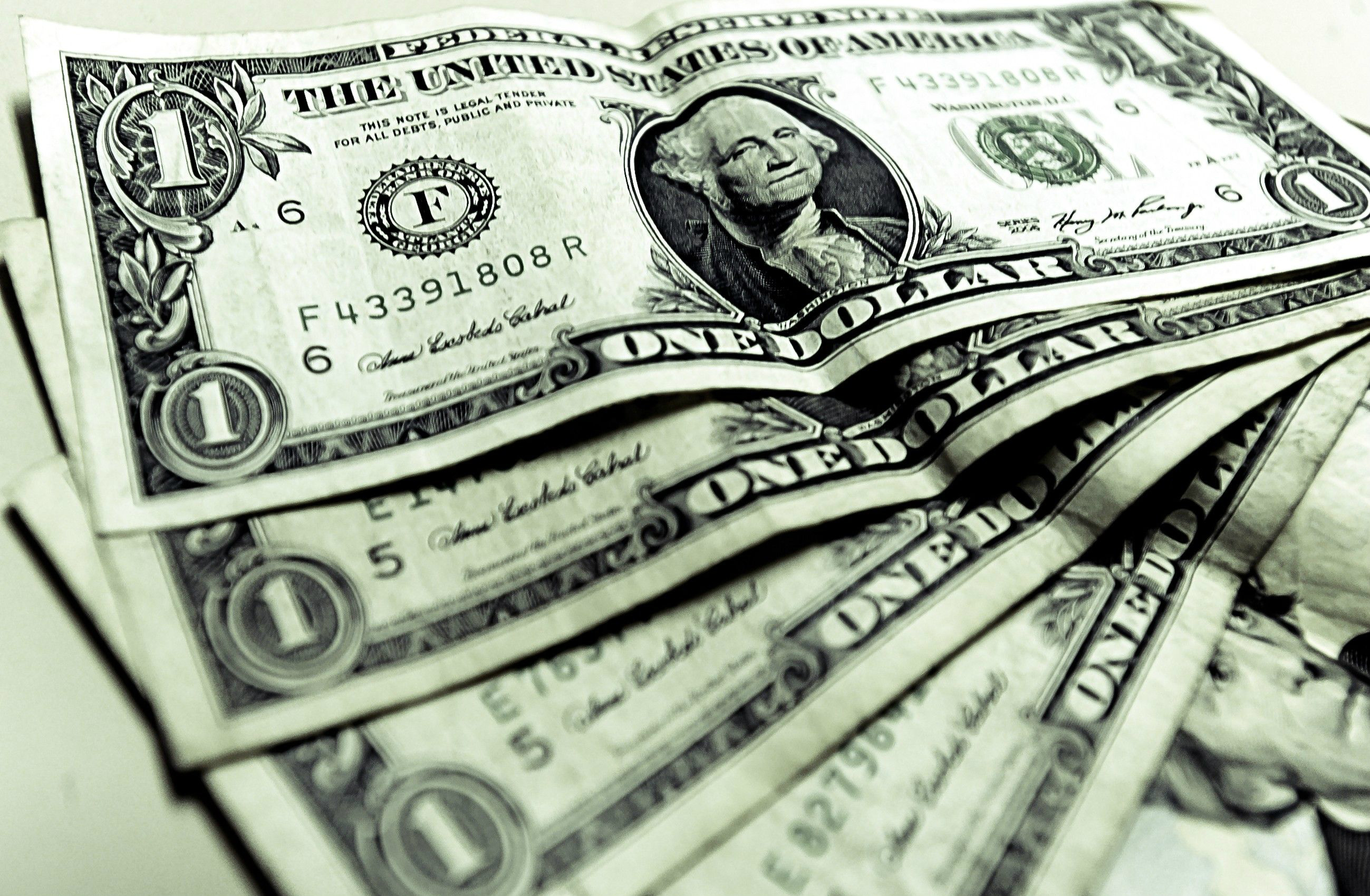 Entrada de dólares no Brasil supera saída em US$ 9,4 bi em 2015 Entrada de dólares no Brasil supera saída em US$ 9,4 bi em 2015
