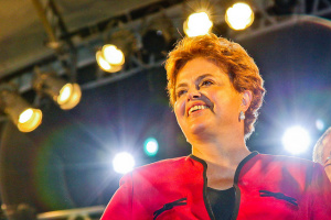 Dilma tem 50% das intenções de voto e Serra, 28%, diz Ibope