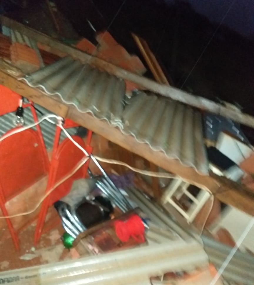 Casas foram destelhadas em Pedro Juan CaballeroFoto: WhatsApp