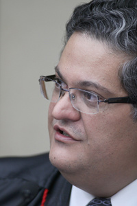 TSE indefere liminar que pedia suspensão de propaganda da coligação de Dilma Rousseff Ministro Henrique Neves reconduzido por mais dois anos como ministro substituto do TSE