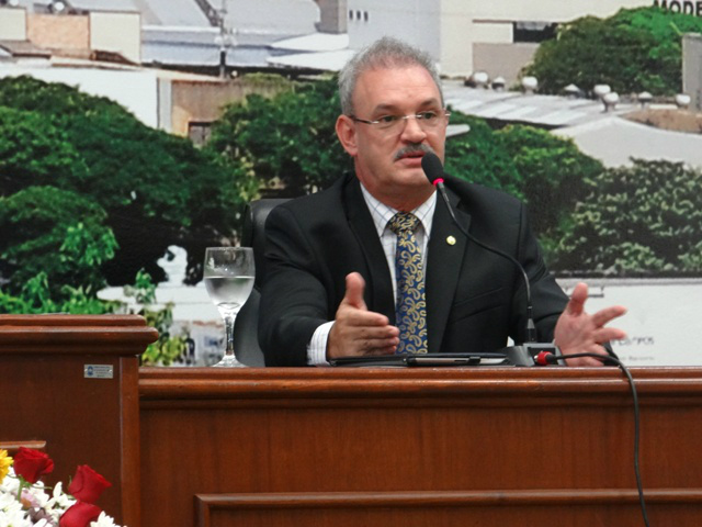 Deputado federal Geraldo Resende, durante a audiência pública sobre o Instituto Federal, segunda-feira em Dourados.