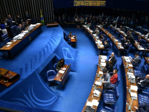 Sob ameaça de rejeição do Senado, Câmara tem de votar três MPs até terça-feira