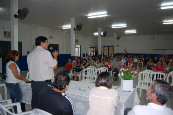 Fetems anuncia em Amambai a implantação do programa Profuncionário O anuncio foi feito pelo presidente da Fetems, Roberto Magno Cesar, durante assembléia no SimtedFoto: Moreira Produções
