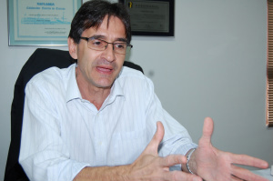 O assalto aconteceu quando Dirceu e a esposa chegavam em casa.