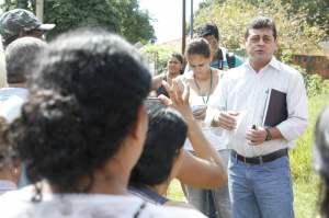 Superintende durante reunião com os moradores. (Foto: Marcelo Victor)