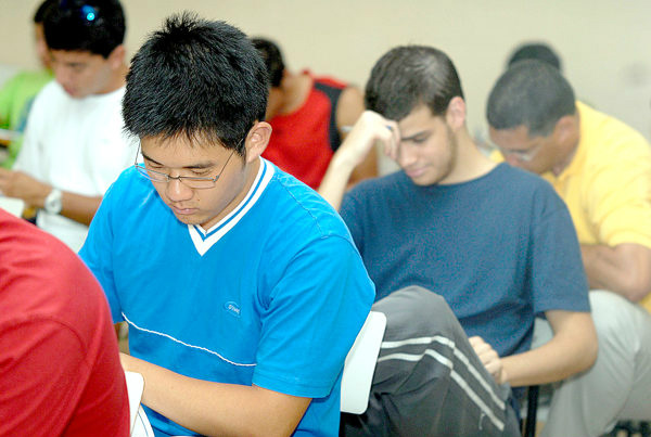 Expectativa do MEC é que Fies financie 400 mil estudantes em 2013