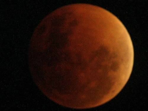 Regiões situadas para o oeste do País terão visibilidade favorável, principalmente na parte final do eclipse da lua.