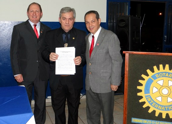 Lojas Veneza é Empresa Cidadã do Rotary E/D – Walmir Ritter, presidente do RC Amambai, empresário e rotariano Jandir Guerra e o governador do distrito 4470, Sidney Garcia.