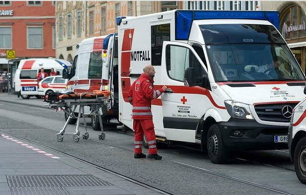 Homem armado mata três pessoas e fere 34 na Áustria