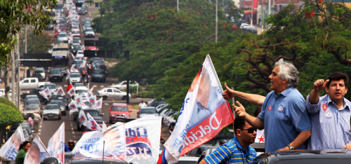 Delcídio participa da carreata da Força do Povo em Campo Grande Carreata da coligação A Força do Povo tomou conta da Avenida Afonso Pena em Campo Grande.