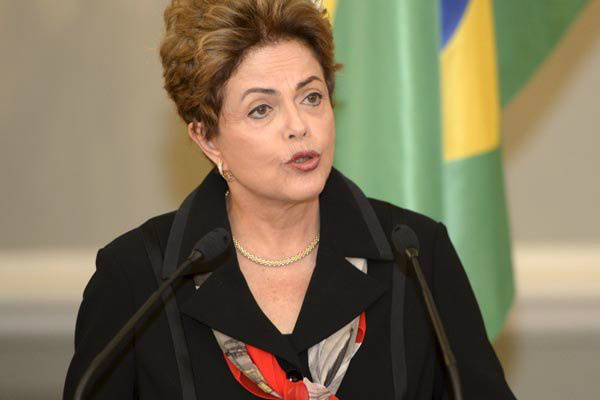 Dilma diz que Brasil vai ter que “encarar” a reforma da Previdência Dilma diz que Brasil vai ter que “encarar” a reforma da Previdência