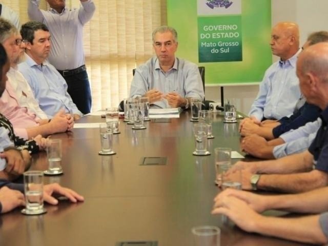 Governador Reinaldo Azambuja em reunião no início deste ano, quando falou da necessidade de redução de gastos (Foto/Arquivo: Marina Pacheco)