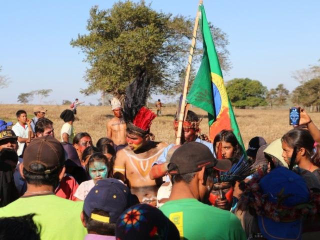 Tensão volta a áreas invadidas e PF apela para saída pacífica de índios Índios que ocupam fazendas em Caarapó; PF prepara duas reintegrações e tenta evitar confronto (Foto: Helio de Freitas)