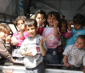 Crianças recebem vacina contra a pólio. Foto: Unicef