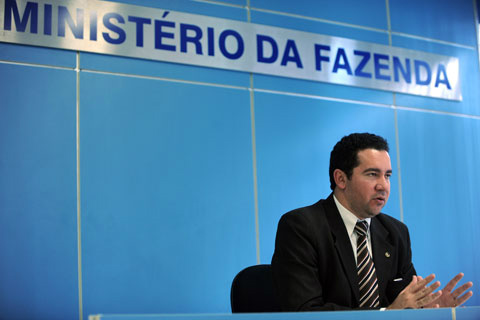 Brasil tem excesso de pessimismo sobre economia, diz secretário Para o secretário, os resultados do Produto Interno Bruto e da inflação no último ano também são positivos.