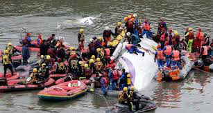 Motores de avião da TransAsia falharam antes de cair no rio em Taiwan