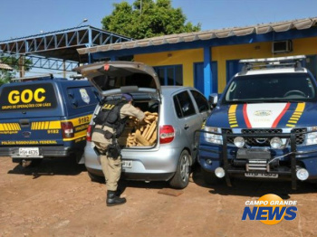 Policiais chegaram a perseguir o veículo, que foi abandonado a dois quilômetros do posto da PRF.Foto: Divulgação