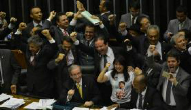 Plenário da Câmara dos Deputados aprovou, em primeiro turno, por 323 votos a 155, emenda que reduz a maioridade penal de 18 para 16 anos nos casos de crimes hediondos Fabio Rodrigues Pozzebom/Agência Brasil