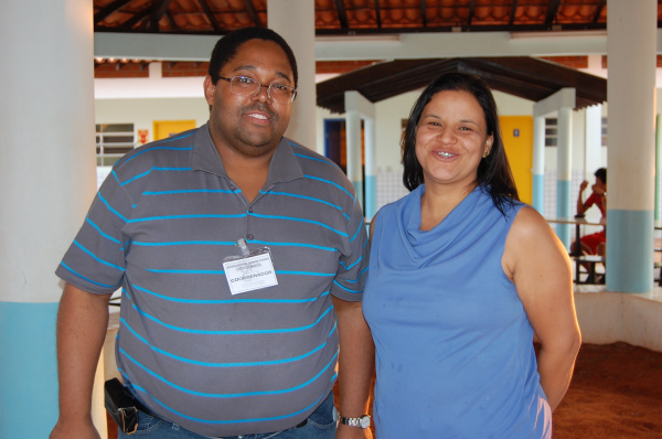 Os professores Reinaldo dos Santos, da UFGD, e Nídia Peixer, da Escola Guarani de Amambai.
