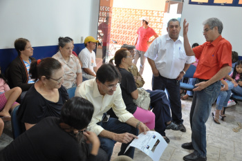 Prefeito e vereadores visitam posto de saúde da Vila Guape Prefeito Dirceu Lanzarini e os vereadores Coconho e Valter Brito estiveram acompanhando o atendimento no posto da Vila Guape.