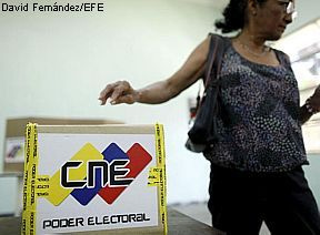 Venezuelanos vão às urnas; Chávez deve manter Parlamento
