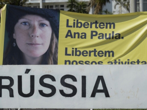 Ativista brasileira do Greenpeace é oficialmente acusada de vandalismo na Rússia