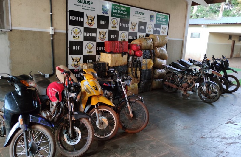 Nove motocicletas foram apreendidas pelo DOF carregadas com maconha A ação ocorreu em virtude da Operação Hórus / Foto: DOF