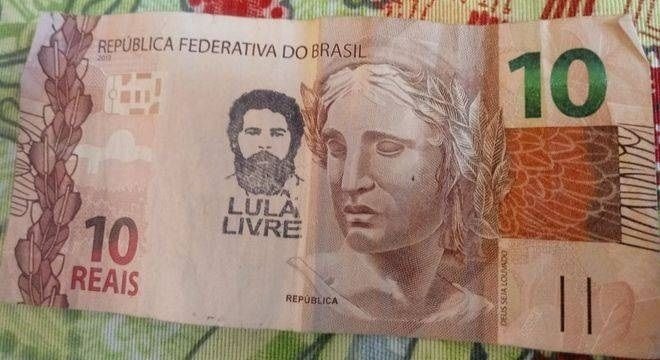 Banco Central aceita nota carimbada com "Lula" Cédula de 10 reais carimbada com imagem do ex-presidente Lula (Foto: Reprodução)