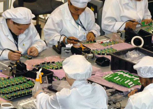 IBGE vê sinais evidentes de aumento do ritmo produtivo Dados da Pesquisa Industrial Mensal/Produção Física Regional, de fevereiro, indicam crescimento da indústria em todas as bases de comparação e na ampla maioria dos 14 locais pesquisados