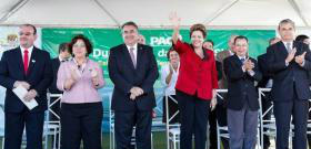 Brasil está '300% preparado' para crise Foto: Roberto Stuckert Filho / PresidênciaDilma durante cerimônia de assinatura da ordem de serviço das obras de construção de ponte na BR-101
