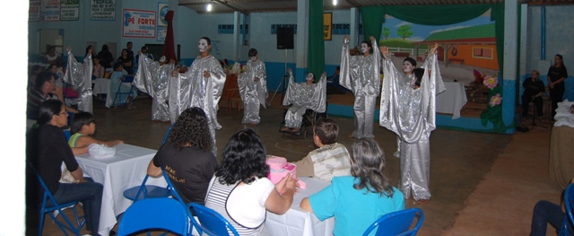 Na Festa da Família, alunos do 3º ano A e B apresentaram uma coreografia da música Dizem; a mesma interpretação foi feita em Sete Quedas e Três Lagoas, durante o Festival Nossa Arte, promovido pela Federação das Apaes.