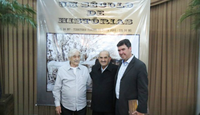 Ney Magalhães em evento de lançamento de seu livro em Ponta Porã.