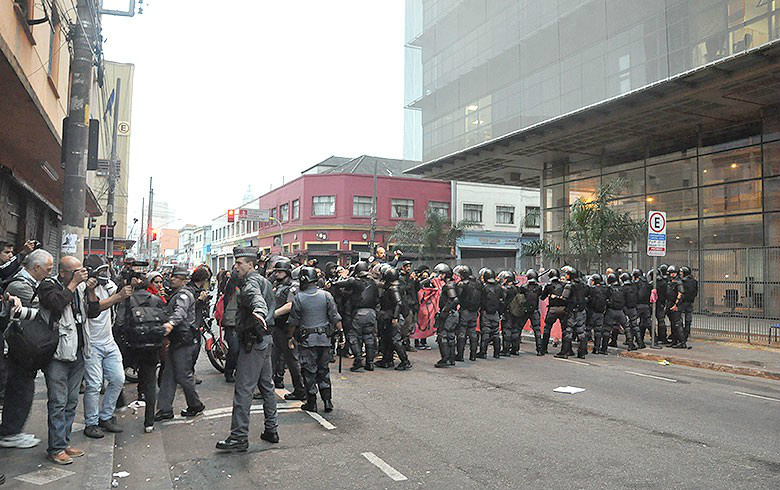 Estudantes de período integral de Etecs receberão marmitas a partir de agosto Apesar da reintegração realizada na manhã de hoje, ocupação do Centro Paula Souza foi vitoriosa para os estudantes