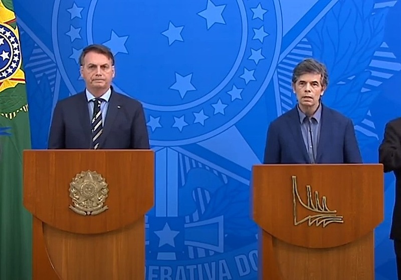 Bolsonaro discursa ao lado do novo ministro da Saúde, Nelson Teich / Foto: Reprodução/TV Brasil