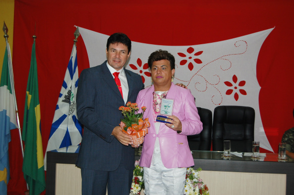 Vereador Ilzo requer homenagem aos profissionais da Enfermagem de Amambai Em 2015, o vereador Ilzo que é técnico em enfermagem foi homenageado pelo então presidente do legislativo, vereador Jaime Bambil / Foto: Moreira Produções