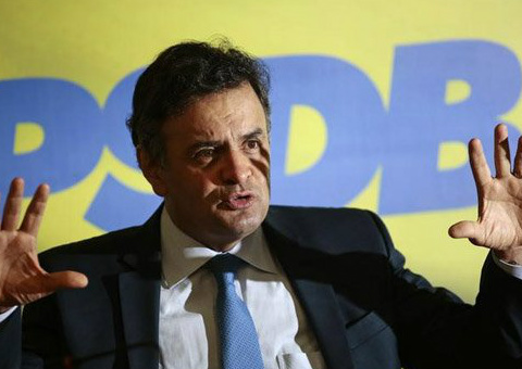 Aécio bate: “País não aguenta nova aventura” Aécio bate: “País não aguenta nova aventura”