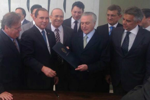 Michel Temer é notificado e assume Presidência No Palácio do Jaburu, Michel Temer é notificado e passa a ser presidente interino / Foto: Assessoria do senador Vicentinho
