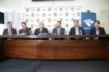 Representantes da Polícia Federal, Controladoria-Geral da União e Receita Federal falaram da segunda fase da Lama Asfáltica Foto: Fernando Antunes