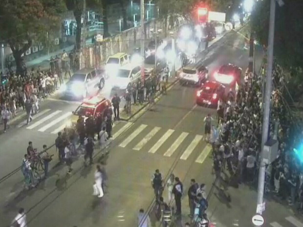 Manifestantes pró e contra Bolsonaro fazem atos em Fortaleza Manifestantes pró e contra Bolsonaro fazem atos em Fortaleza
