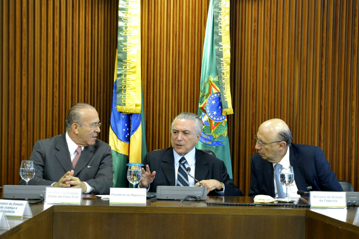 "Temer está dizendo que o povo não cabe no orçamento público" Para Daniel Cara, governo Temer é vinculado ao interesse dos mais ricos e não da população (Foto: José Cruz/Agência Brasil)