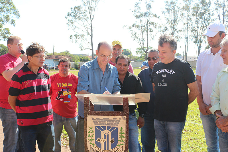 Prefeito Sérgio assina ordem de serviço. Obra será executada pela empresa amambaiense, Metalúrgica Tigre / Foto: Decom