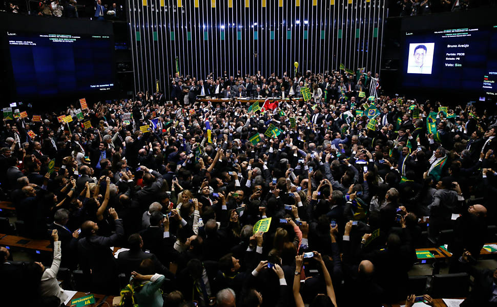 ONU pede calma e diálogo após aprovação de impeachment no Brasil ONU pede calma e diálogo após aprovação de impeachment no Brasil