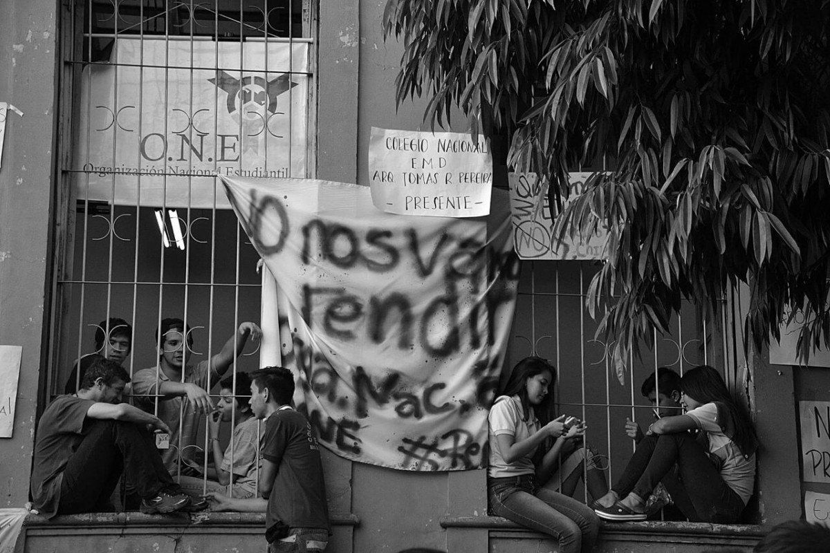 Não nos importa morrer por essa luta, diz secundarista do Paraguai Secundaristas ocupam colégio público em Assunção