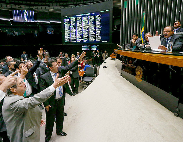Sessão da Câmara termina sem votações para forçar renúncia de Waldir Maranhão