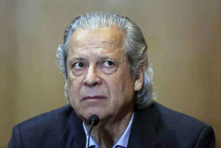 Dirceu é condenado a 23 anos de prisão por corrupção e lavagem de dinheiro Dirceu é condenado a 23 anos de prisão por corrupção e lavagem de dinheiro
