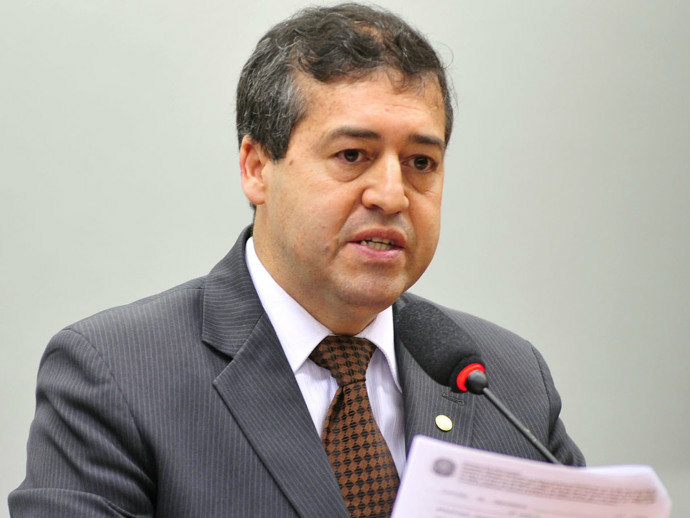 Ministro do Trabalho diz que não tomará medidas sem ouvir trabalhadores Ministro do Trabalho diz que não tomará medidas sem ouvir trabalhadores