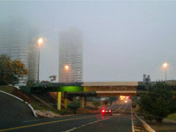 Neblina na manhã deste sábado (21) no Centro de Campo Grande Foto: Eduardo Almeida/TV Morena