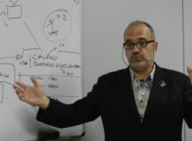 Brasília - O norte-americano Jordi Puig-Suari, um dos pais dos nanossatélites, avalia o projeto brasileiro - Fábio Pozzebom/Agência Brasil