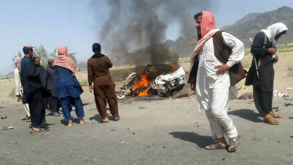 Afeganistão: morte do líder talibã Akhtar Mansour Ahmad Wal no Balochistão, à 160 kms à oeste de Quetta (Paquistão), os restos do veículo que transportava Akhtar Mansour no momento do ataque. 21 de Maio de 2016.