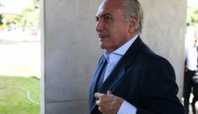 Temer defende aprovação de medidas econômicas no Congresso para conter déficit Para o presidente interino Michel Temer, é preciso que o Congresso aprove medidas econômicas para conter gastos públicos.